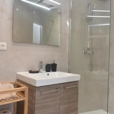 Apartman Nice 28M 5 Min Walk From The Beach Gravette!
